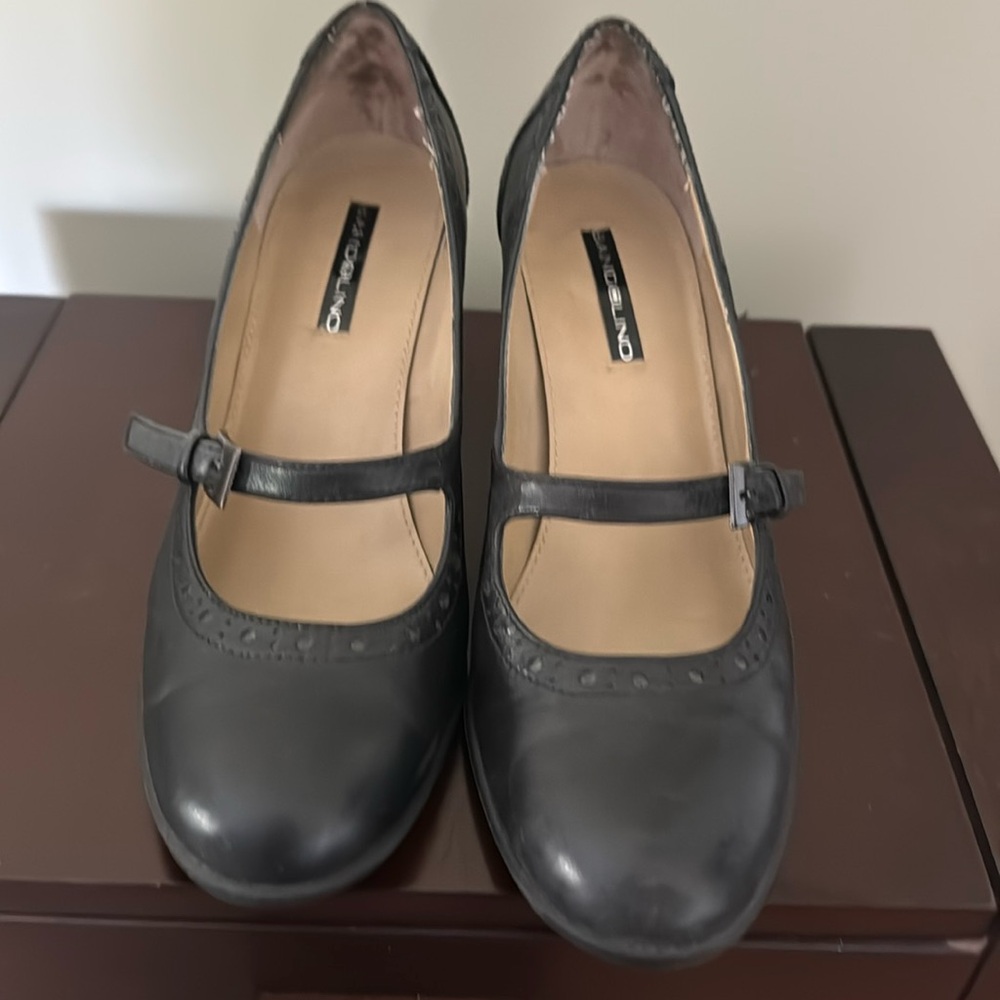 Women’s black dress shoes